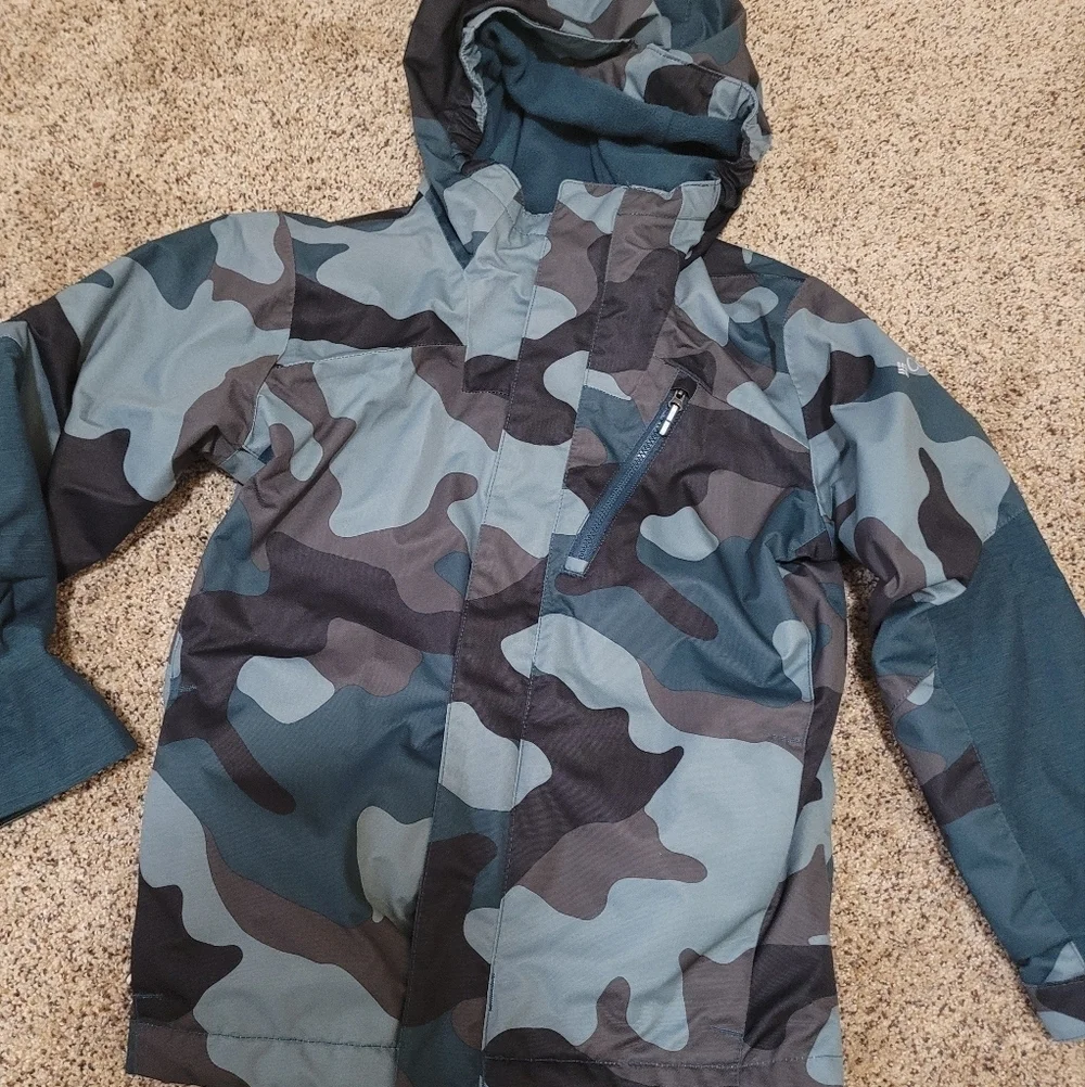 Columbia Omni-tech Camo Waterproof Whirlibird Hooded Jacket Size 8